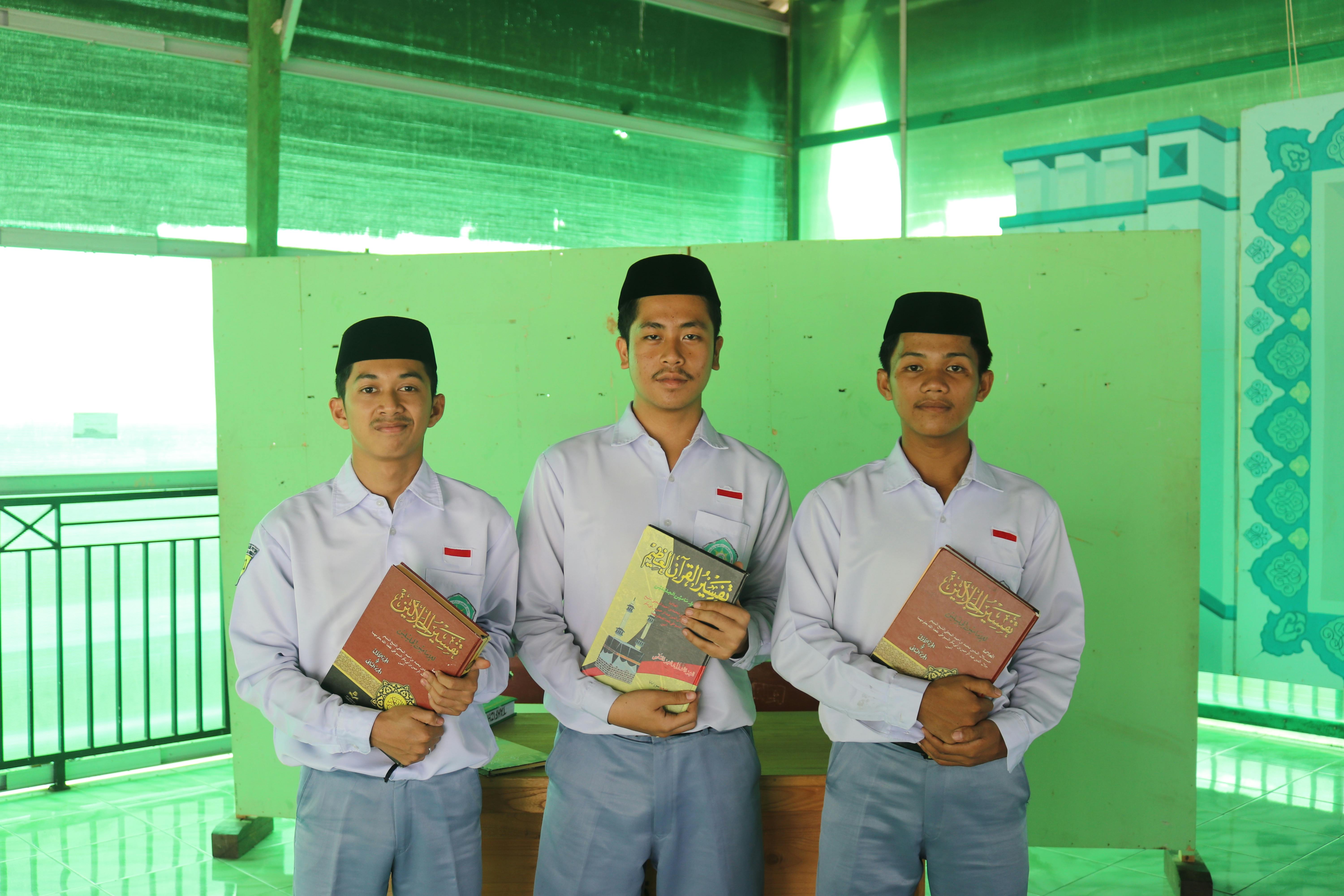 students with textbooks