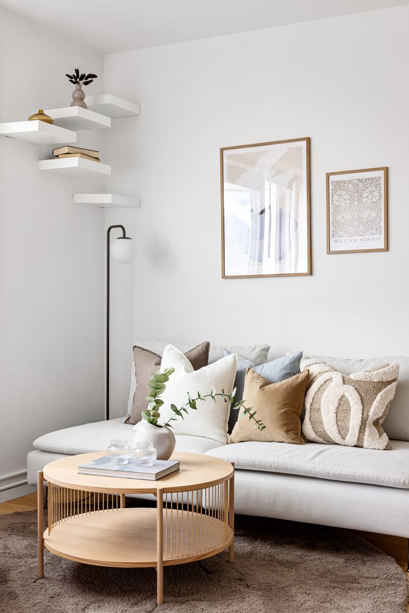 Natural Materials (Wood, Wool, Linen, Rattan)