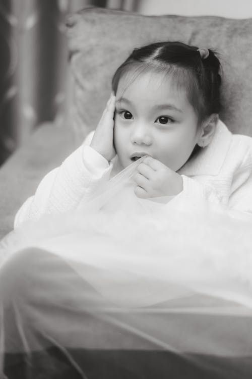 Fotos de stock gratuitas de bebé, blanco y negro, manta