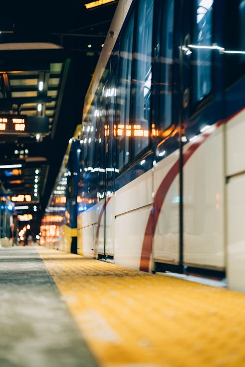 Ingyenes stockfotó fények, közlekedési rendszer, metrómegálló témában