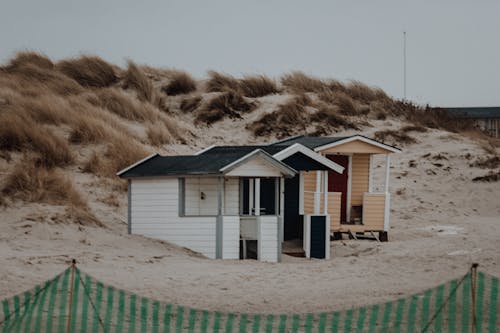 Безкоштовне стокове фото на тему «дачні будинки, зима, пляж»