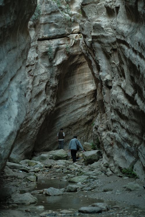 Бесплатное стоковое фото с вертикальный выстрел, каньон, пеший туризм