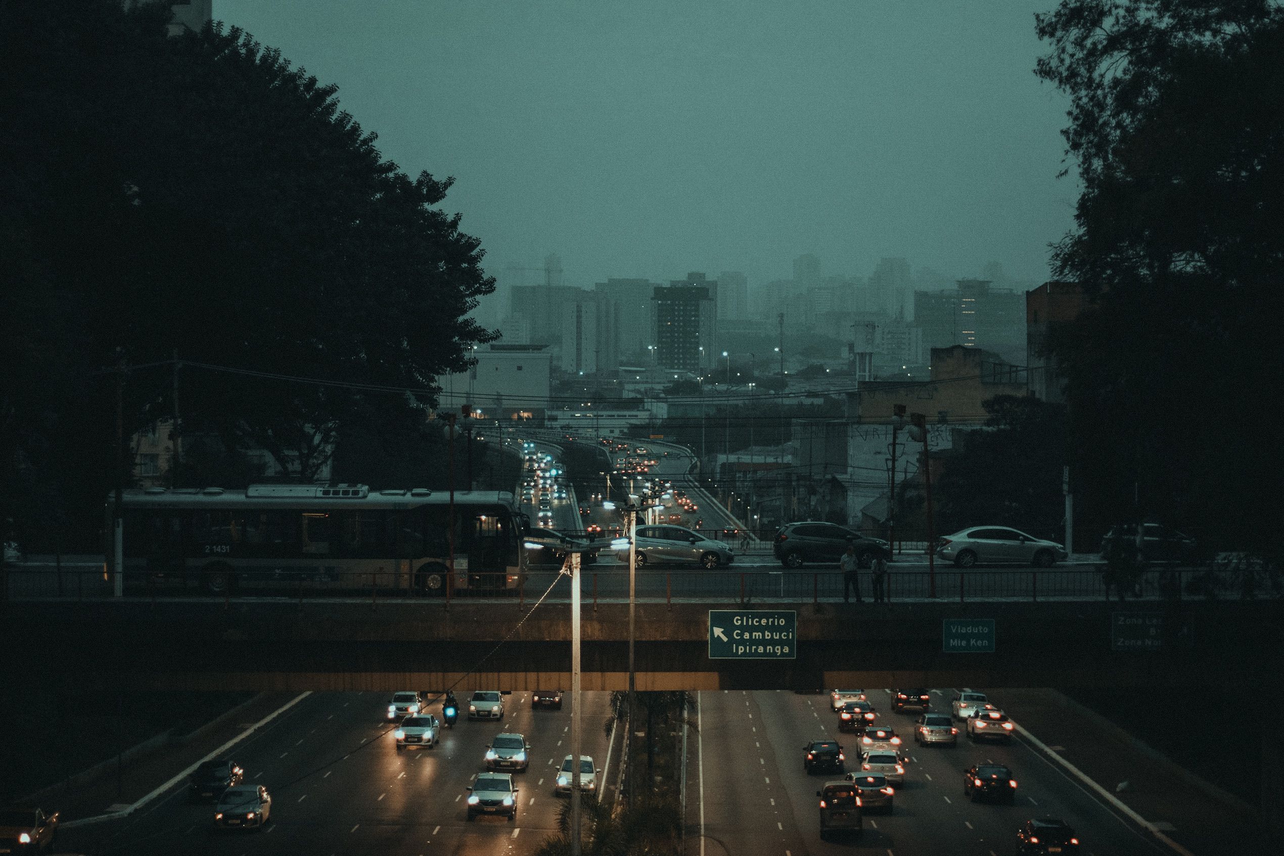Cars on Multi Lane Street at Dusk · Free Stock Photo