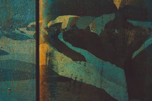 苏格兰邓弗里斯和加洛韦的艺术生锈金属表面特写，上面带有彩色图案