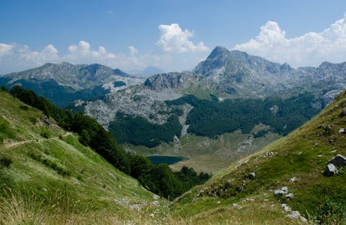 Бесплатное стоковое фото с горы, долина, зеленый
