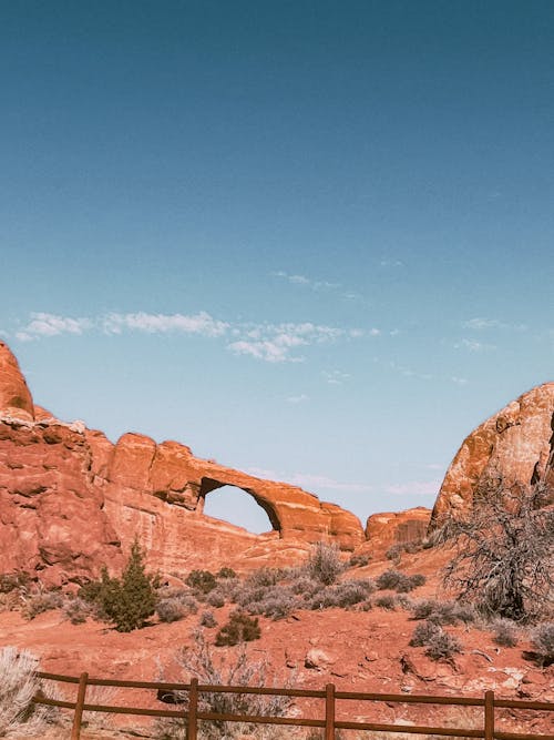Бесплатное стоковое фото с вертикальный выстрел, засушливый, национальный парк арки