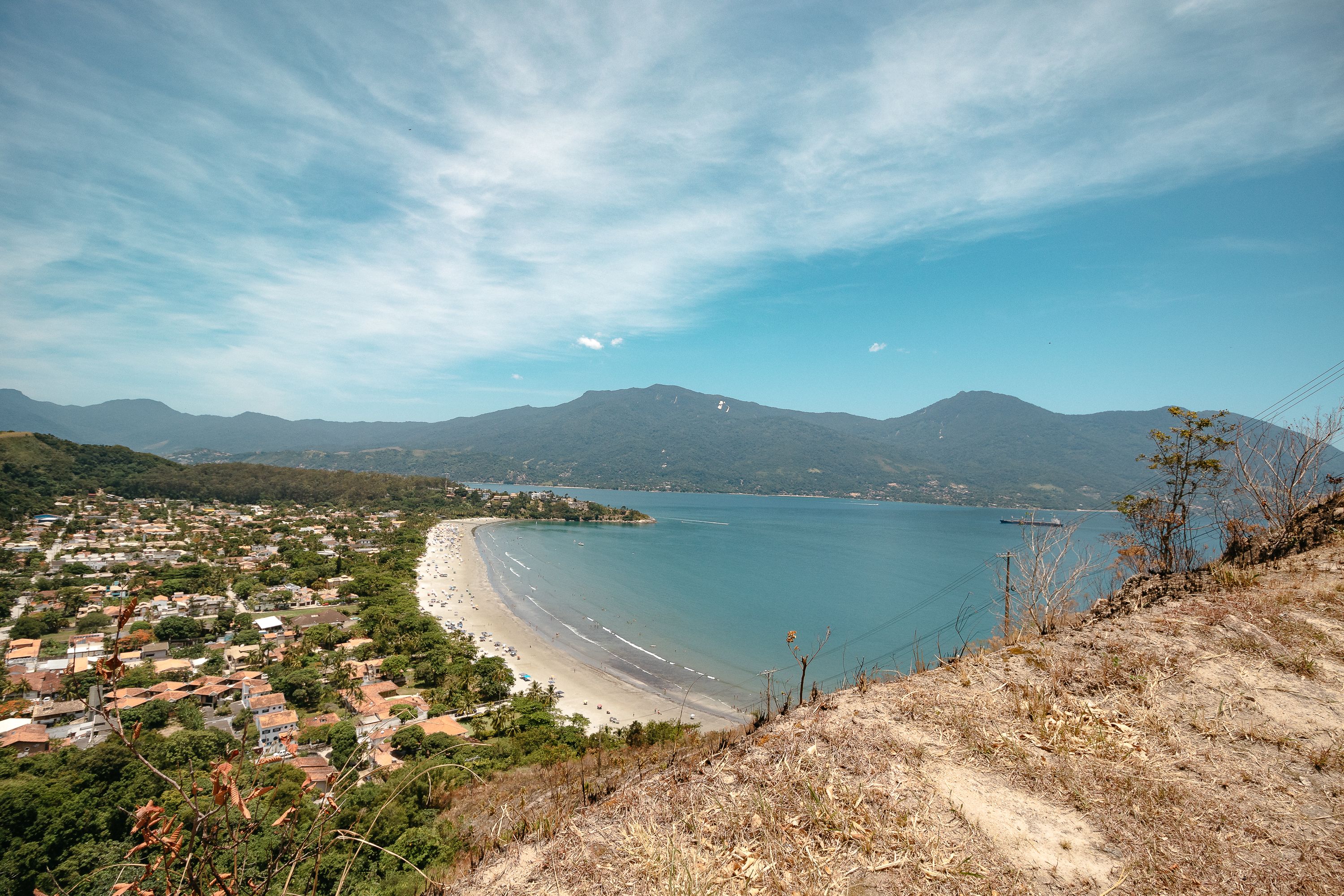Tropical beach with clear blue water — best affordable beach cities
