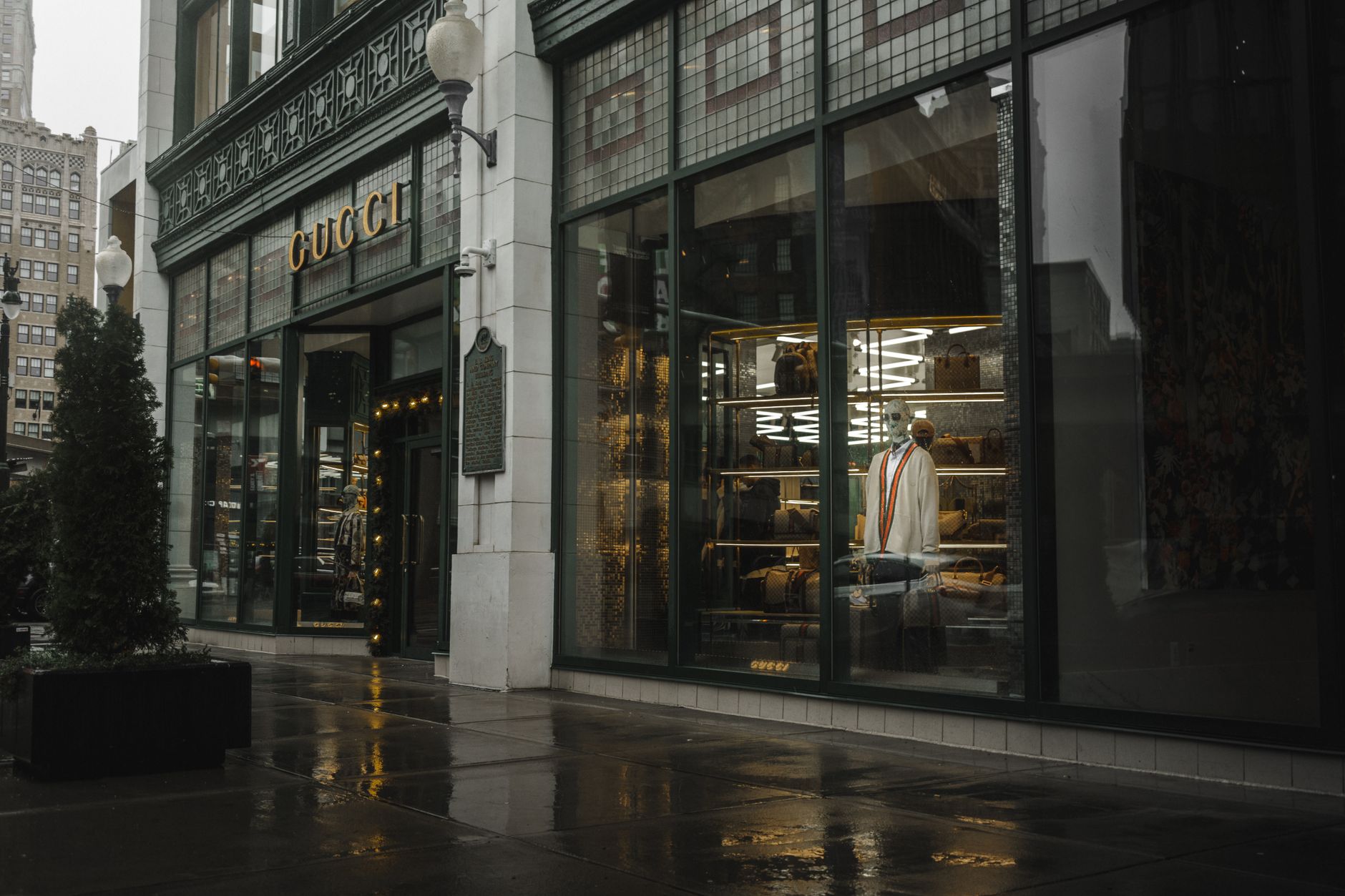 Gucci Marmont in una boutique milanese