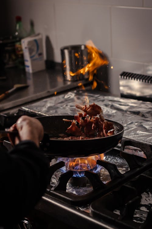 Foto profissional grátis de carne, chamas, cozimento