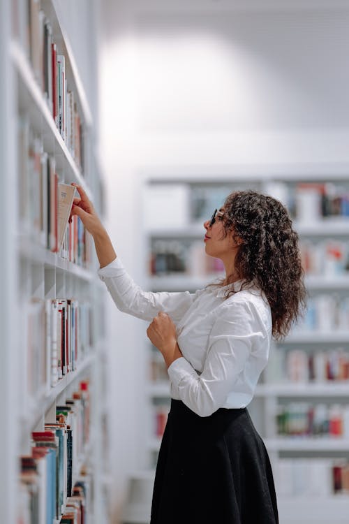 Free Student in Library Stock Photo