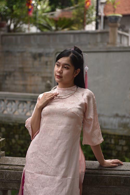 亞洲女人, 倚, 傳統服裝 的 免費圖庫相片