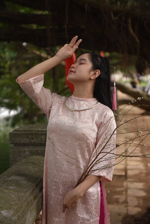 亞洲女性, 傳統服裝, 分支機構 的 免費圖庫相片