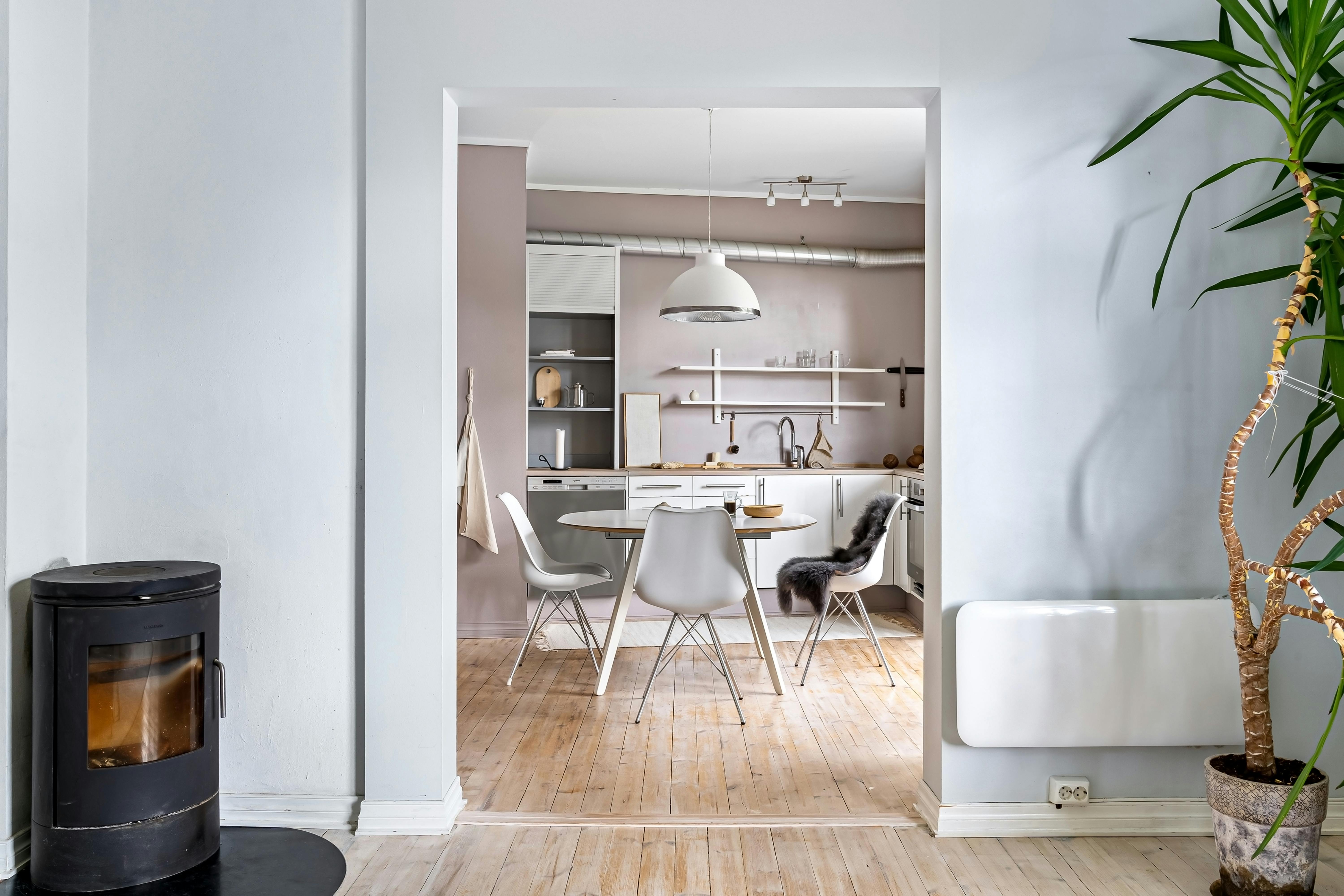 Zawiasy i mechanizm sprężynowy do łóżka chowanego