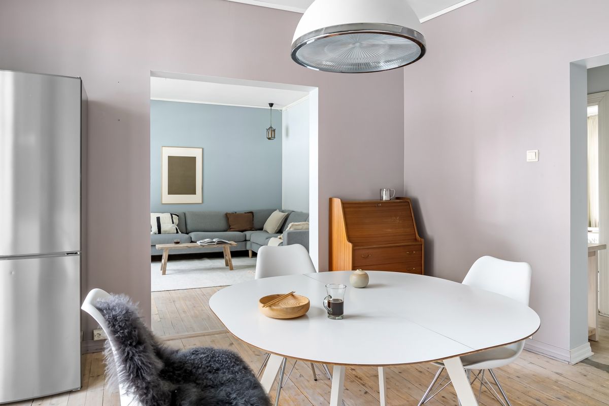 Cozy small dining room decor