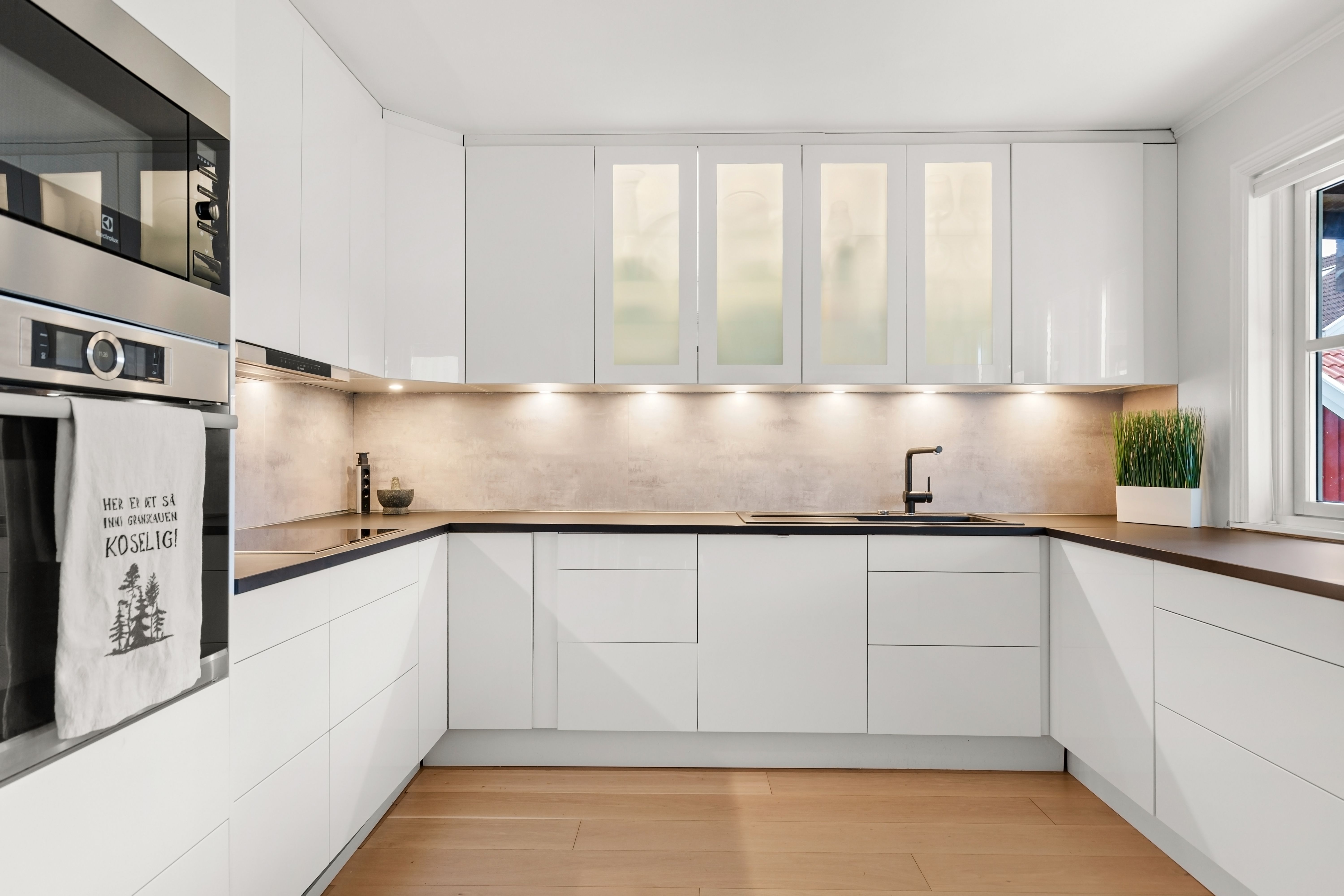 Spacious Kitchen Interior with White Furniture · Free Stock Photo