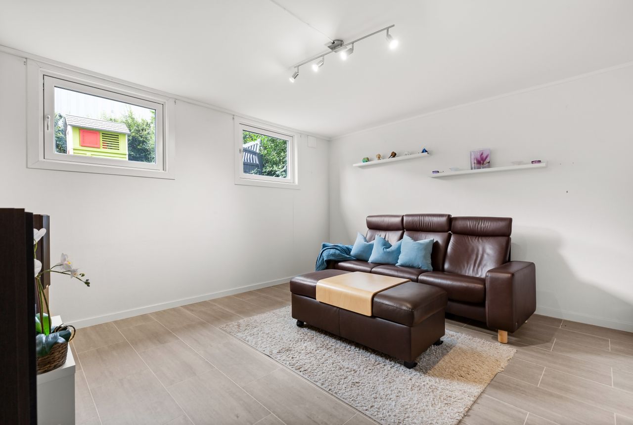 Storage & moves to storage Silver End — removals work in progress