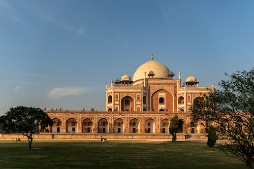 Humayuns Tomb in a Park