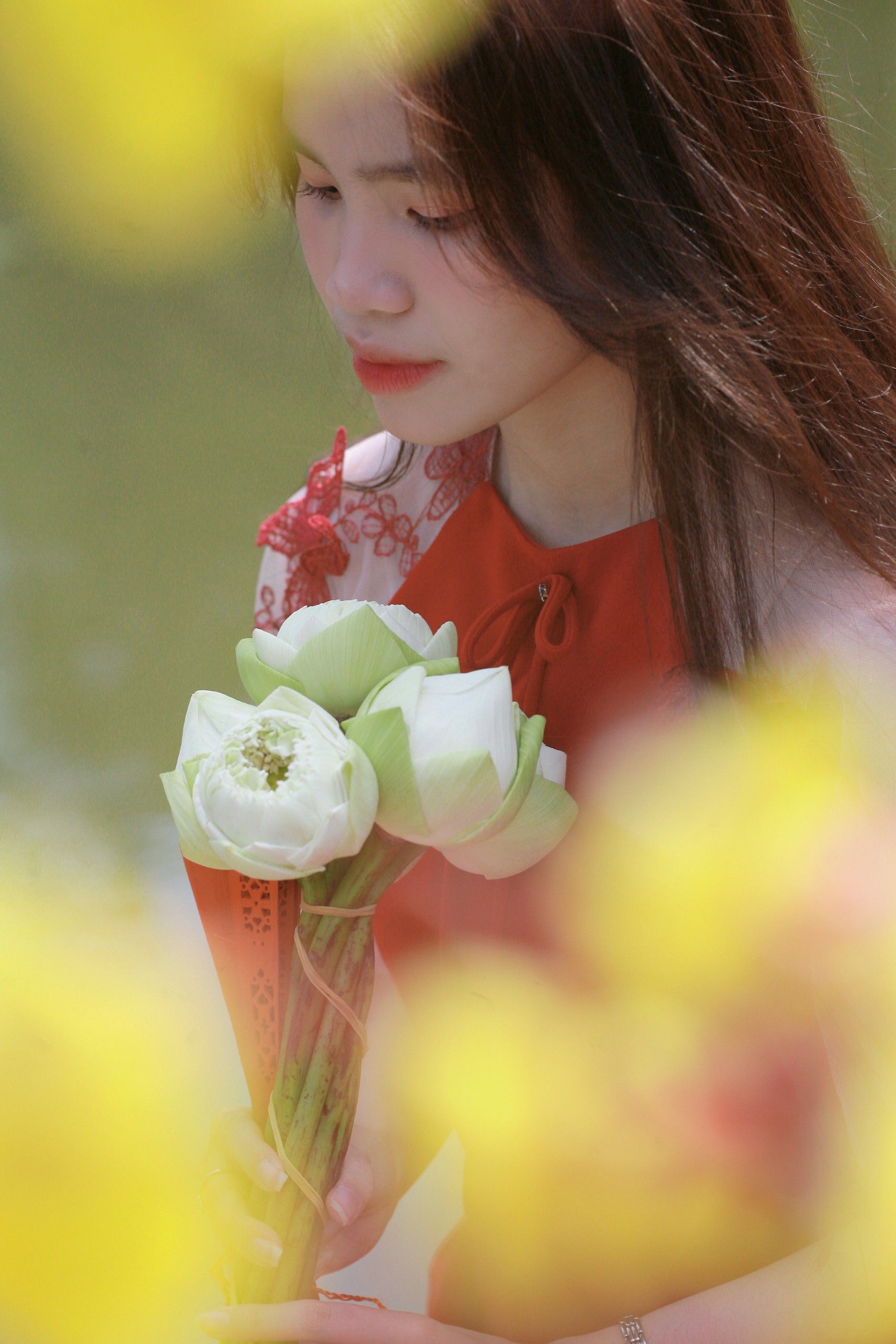 Young Woman Holding a Bunch of Flowers · Free Stock Photo