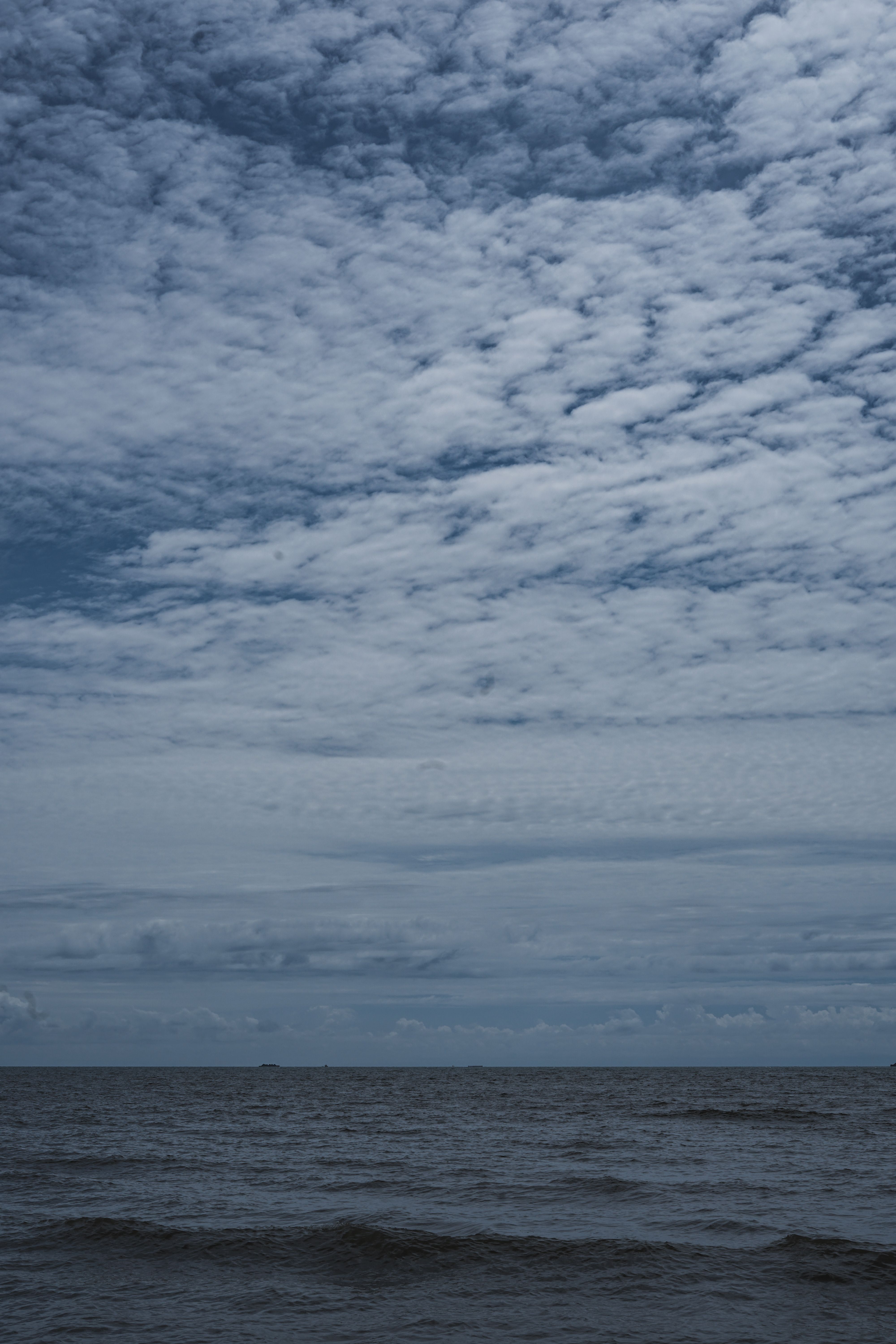 Choppy Sea at Dawn · Free Stock Photo