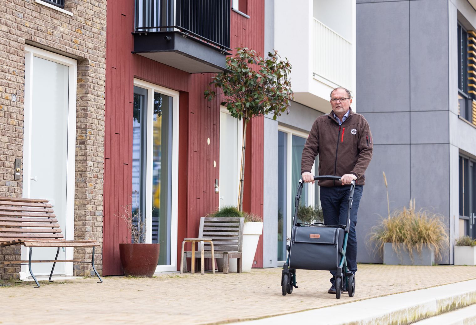 Kelloe — movers carrying boxes for a flat move