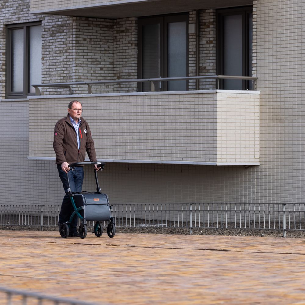 Upper Basildon — movers carrying boxes for a flat move