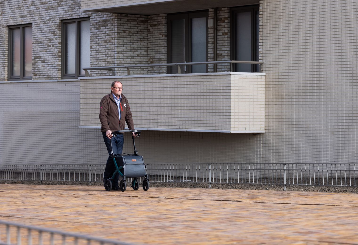 De Beauvoir Town — movers carrying boxes for a flat move
