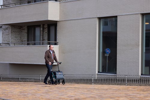 Ingyenes stockfotó egészségügy, Férfi, járókeret témában