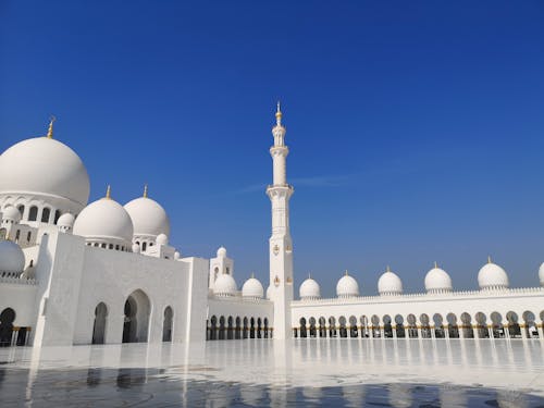 View of the Sheikh Zayed Grand Mosque under Clear, Blue Sky 