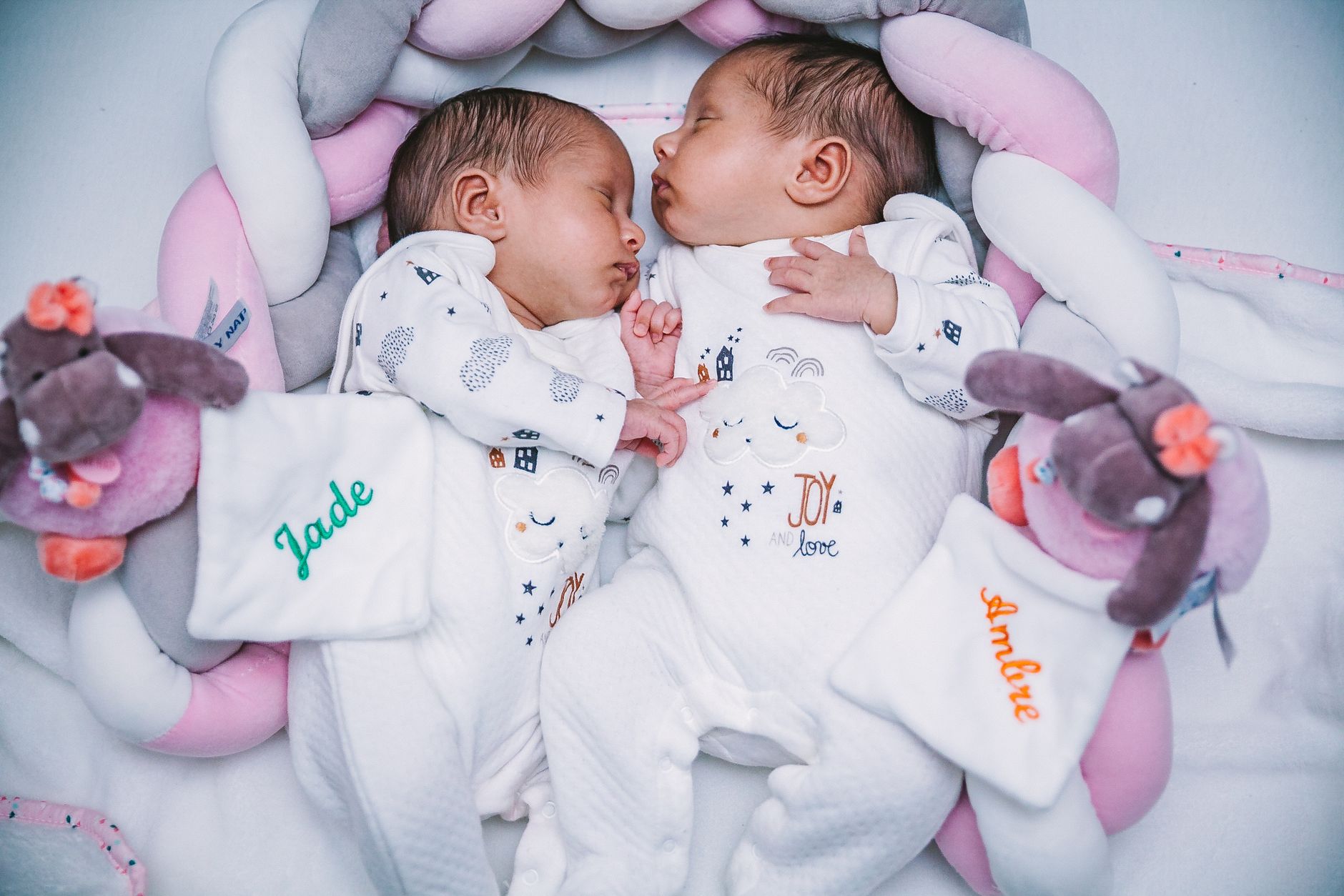 Louise et Gabriel restent en tête des prénoms 2025