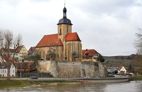 강, 교회, 도시의의 무료 스톡 사진