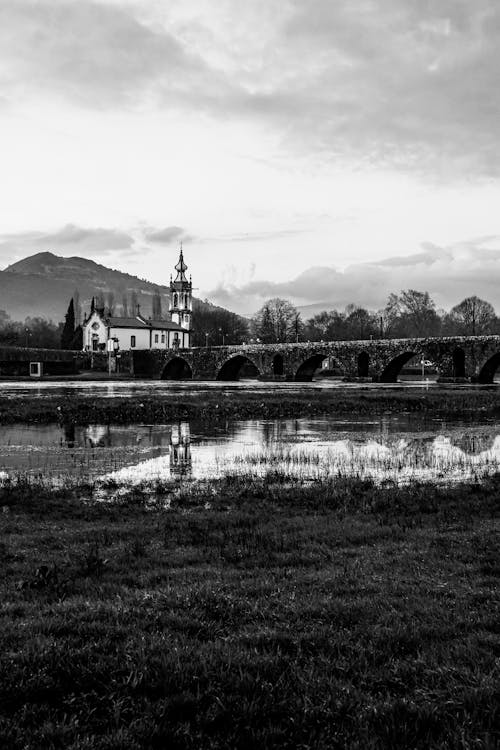 Imagine de stoc gratuită din alb-negru, apă, biserică