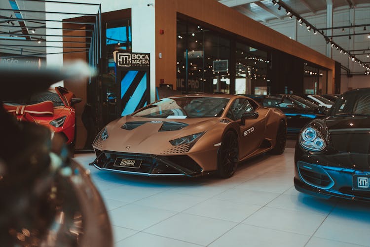 Brown Lamborghini Huracan STO