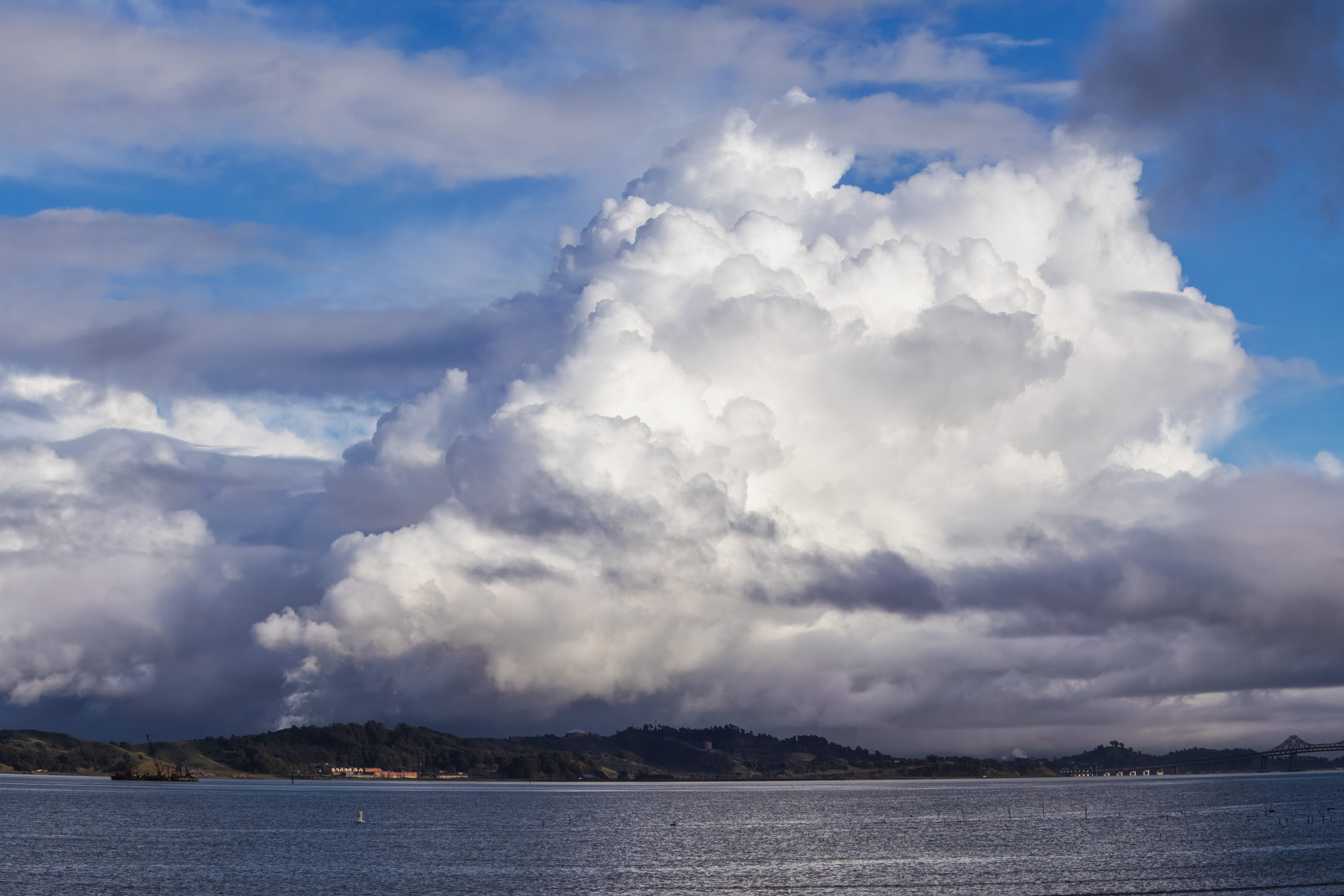 White Cloud over Sea Coast · Free Stock Photo