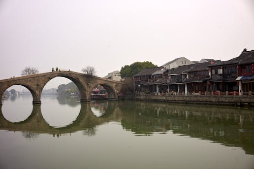 강, 건물, 경치의 무료 스톡 사진