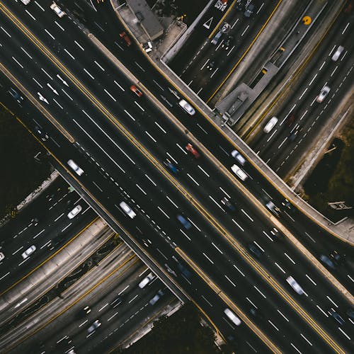 Kostnadsfri bild av asfalt, bilar, drönarbilder