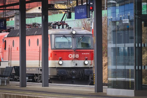 Foto profissional grátis de estação de trem, estrada de ferro, locomotiva