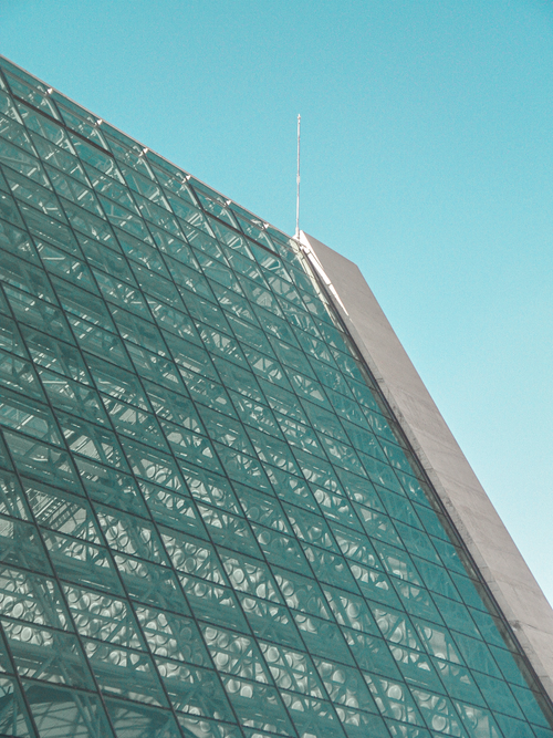 Free A striking view of modern glass architecture against a clear sky in Ankara, Türkiye. Stock Photo
