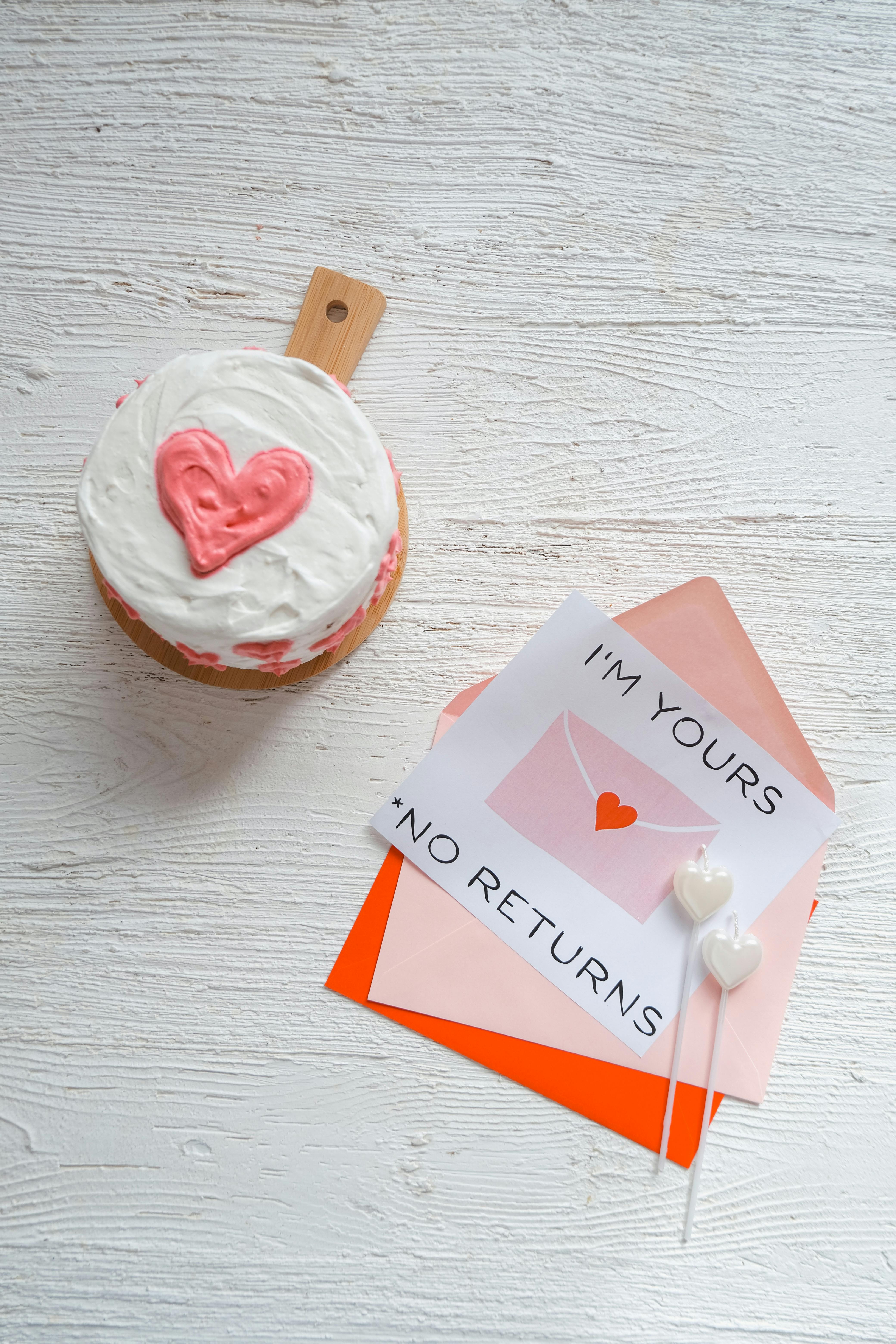 Lovely heart-themed cake with a romantic note and lollipops, perfect for celebrations.