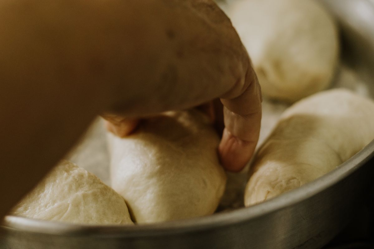 Lavorazione dell'impasto a mano
