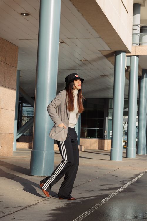 Free Young woman walking in urban area, showcasing trendy fashion in daylight. Stock Photo