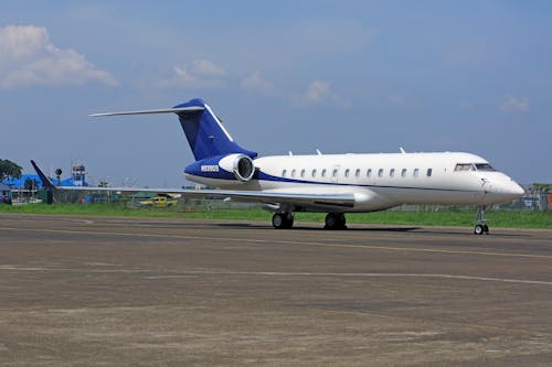 Foto profissional grátis de aeronáutica, aeronave, aeroporto