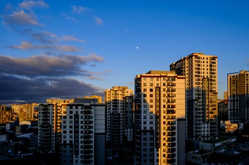 Free Captivating view of Istanbul skyscrapers at sunset, highlighting urban architecture. Stock Photo