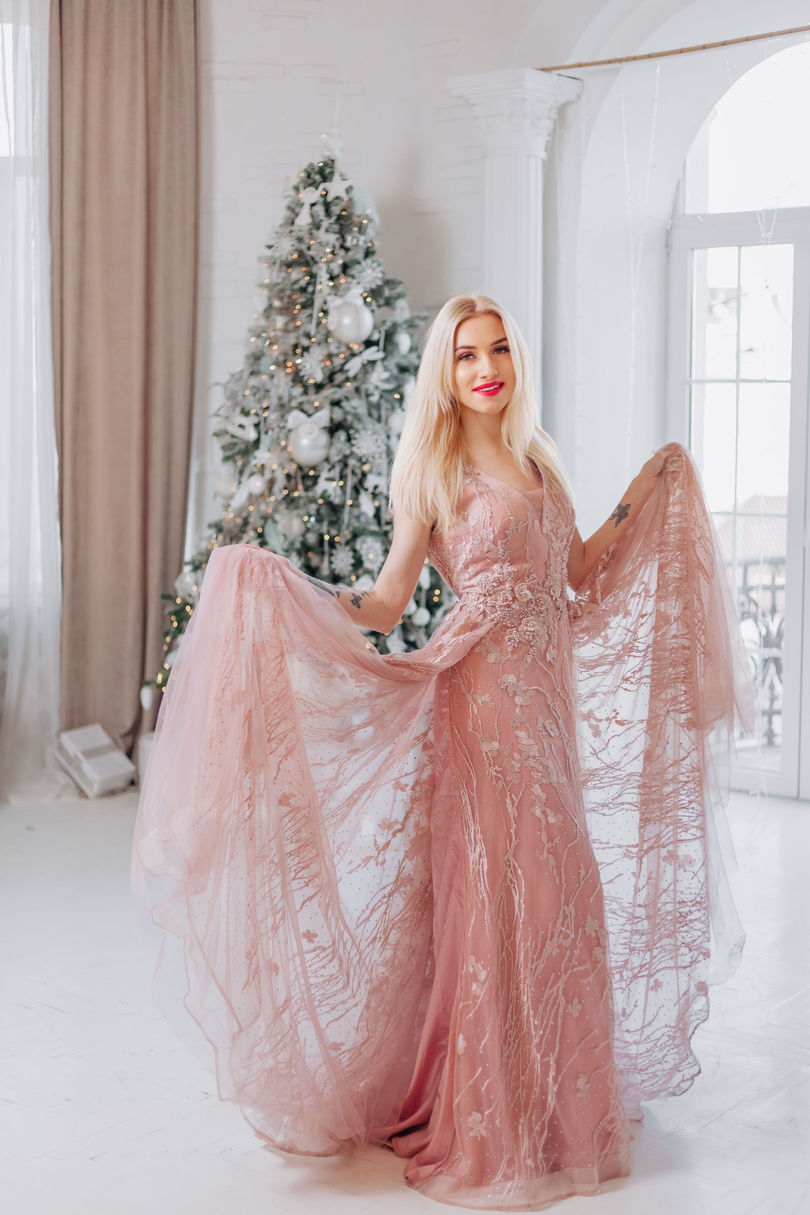 Pink Christmas Dress Women Photos, Download The BEST Free Pink Christmas  Dress Women Stock Photos & HD Images