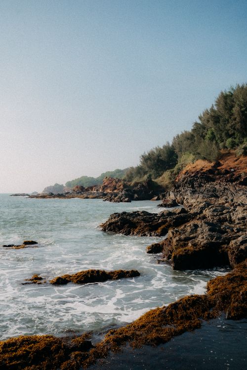 Free Explore the rugged beauty of Gokarna's coastline with clear skies and vibrant sea views. Stock Photo