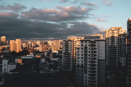 Free Beautiful sunset casts warm light over İstanbul's cityscape skyscrapers, creating dramatic contrasts. Stock Photo