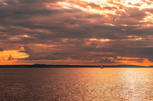 Ilmainen kuvapankkikuva tunnisteilla auringonlasku, heijastus, kulta