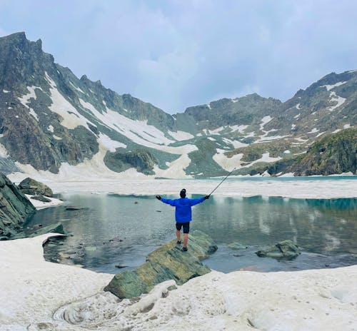 Photos gratuites de aventure, bras levés, debout