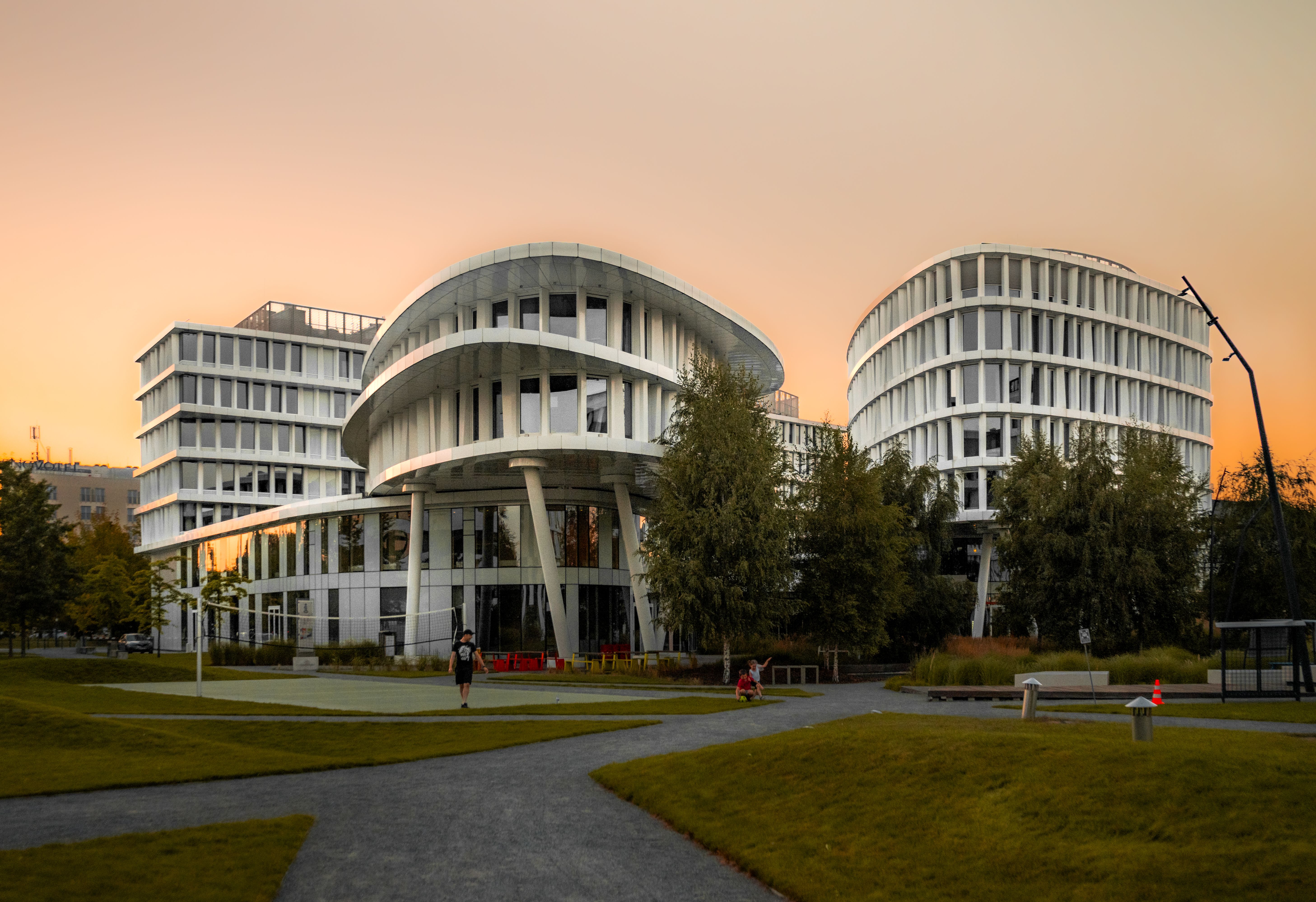 Park and Modern Buildings in Summer · Free Stock Photo