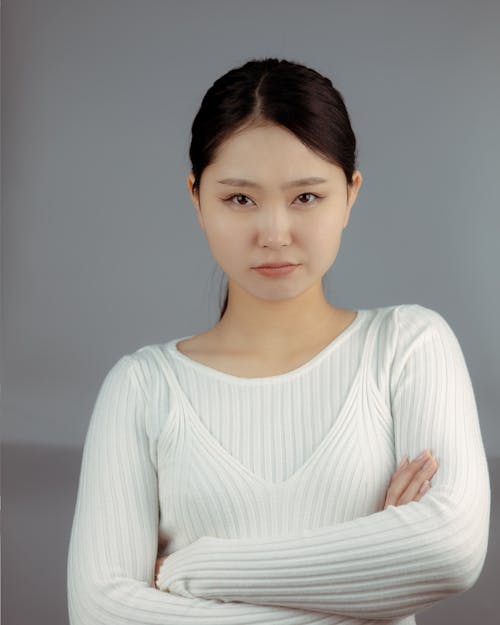 Ilmainen kuvapankkikuva tunnisteilla aasialainen nainen, harmaa tausta, kasvot