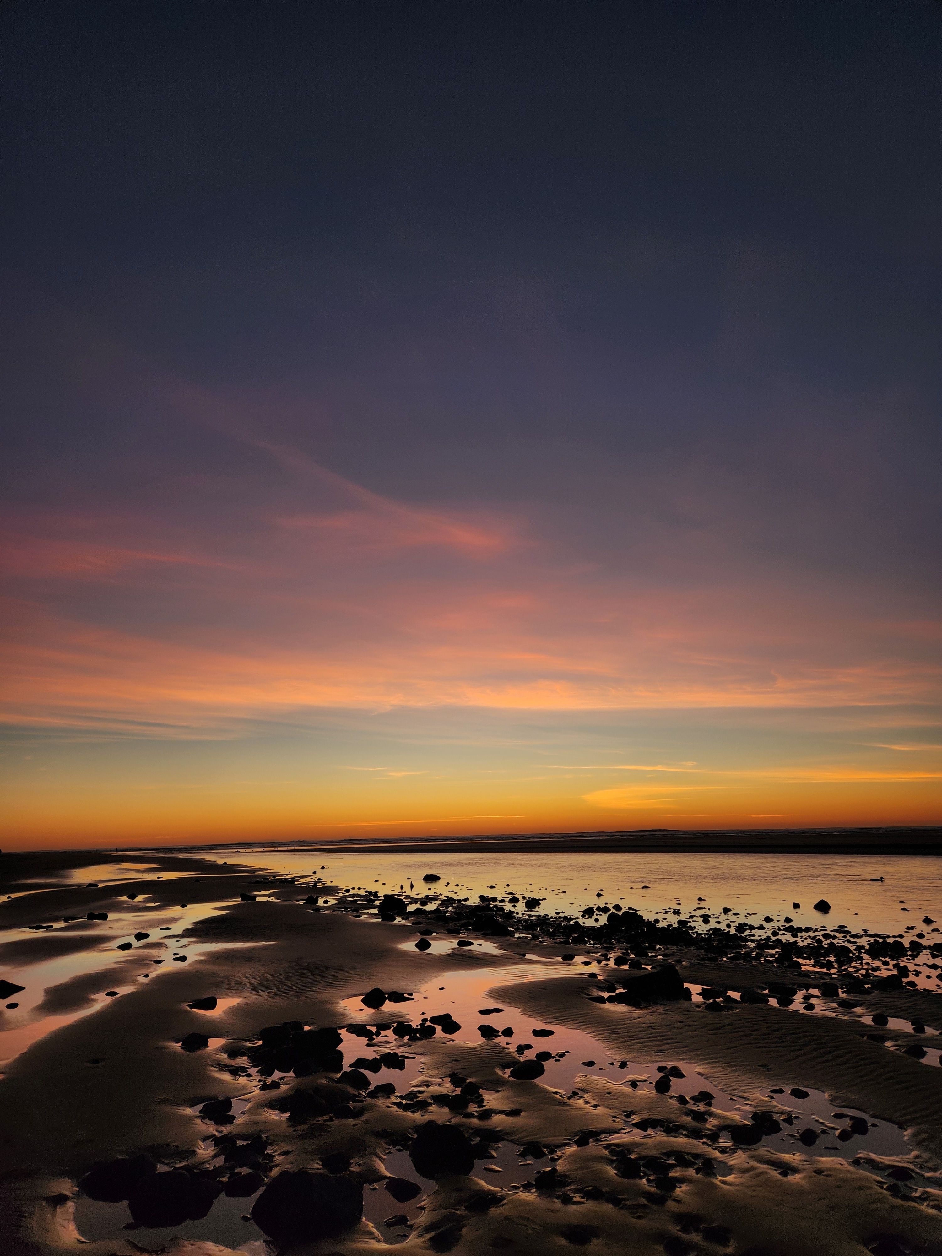 Beach and Sea at Dusk · Free Stock Photo